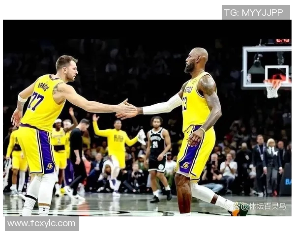 2014年骑士与湖人对决回顾球场上的传奇对抗与精彩瞬间